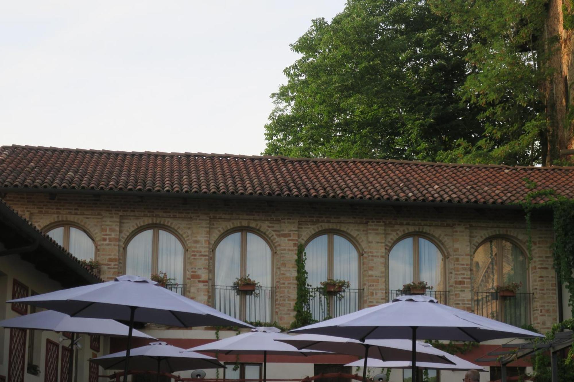 Monticello d'Alba Foresteria Ristorante Conti Roero מראה חיצוני תמונה